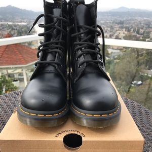 Doc Martens Women